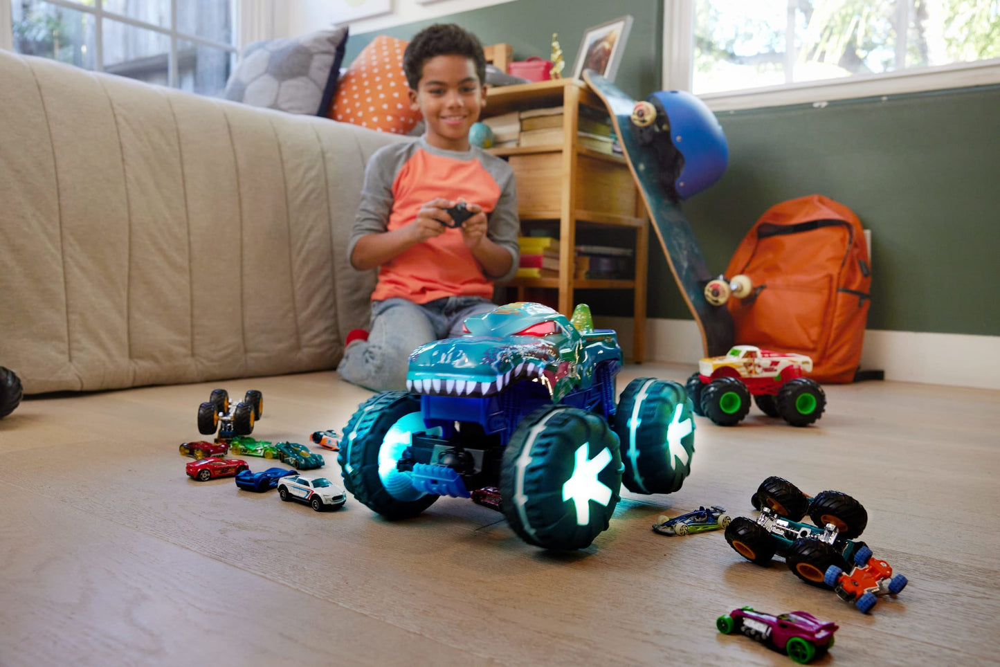 Hot Wheels Monster Trucks 1:15 Scale MEGA-Wrex Alive Remote-Control Vehicle, Battery-Powered RC With interactive Lights & Sounds